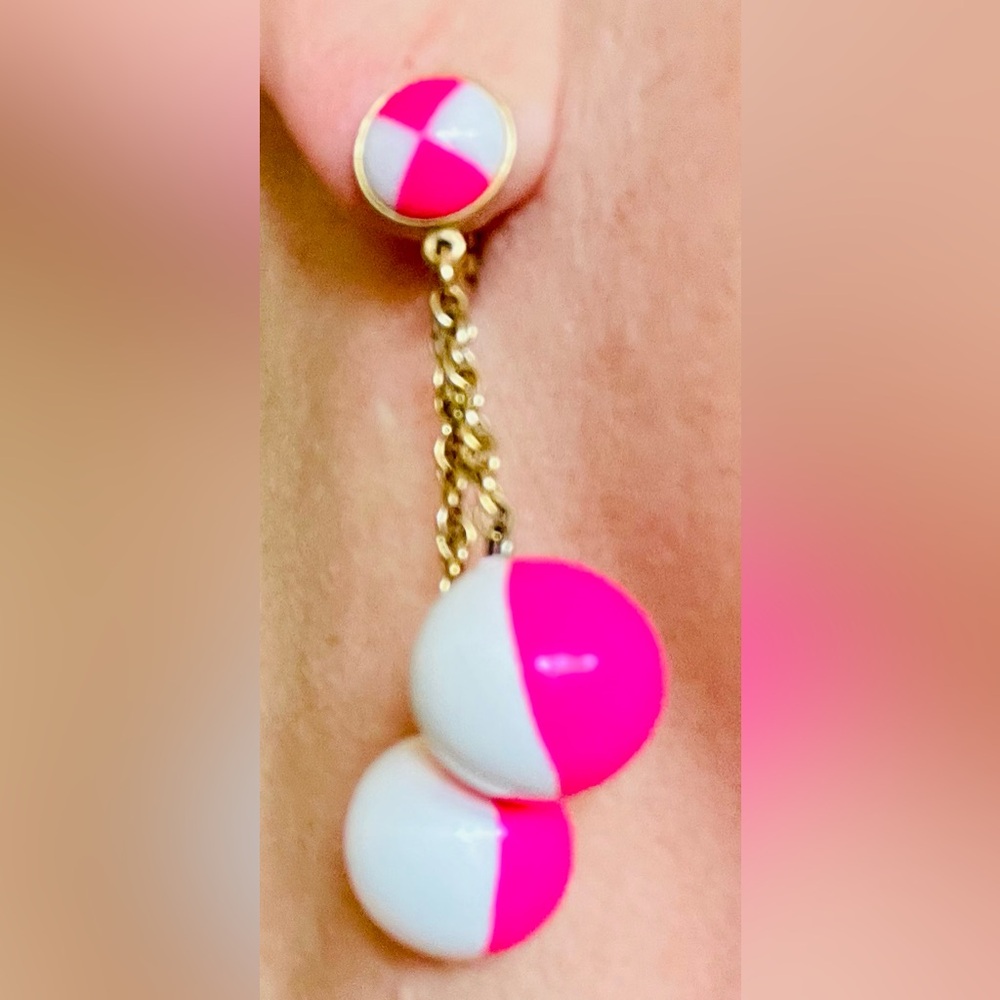 🤩 Host Pick! 1955 Pink White Crown Trifari Beach Ball Dangle Earrings 🤩